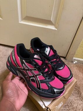 Pink glo/black gel-1130 asics